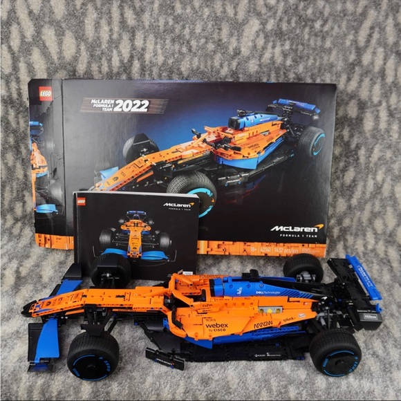 LEGO Technic Race Set 42141 McLaren Formula 1 Team 2022 Race Car W/ Box & Manual - Picture 2 of 15